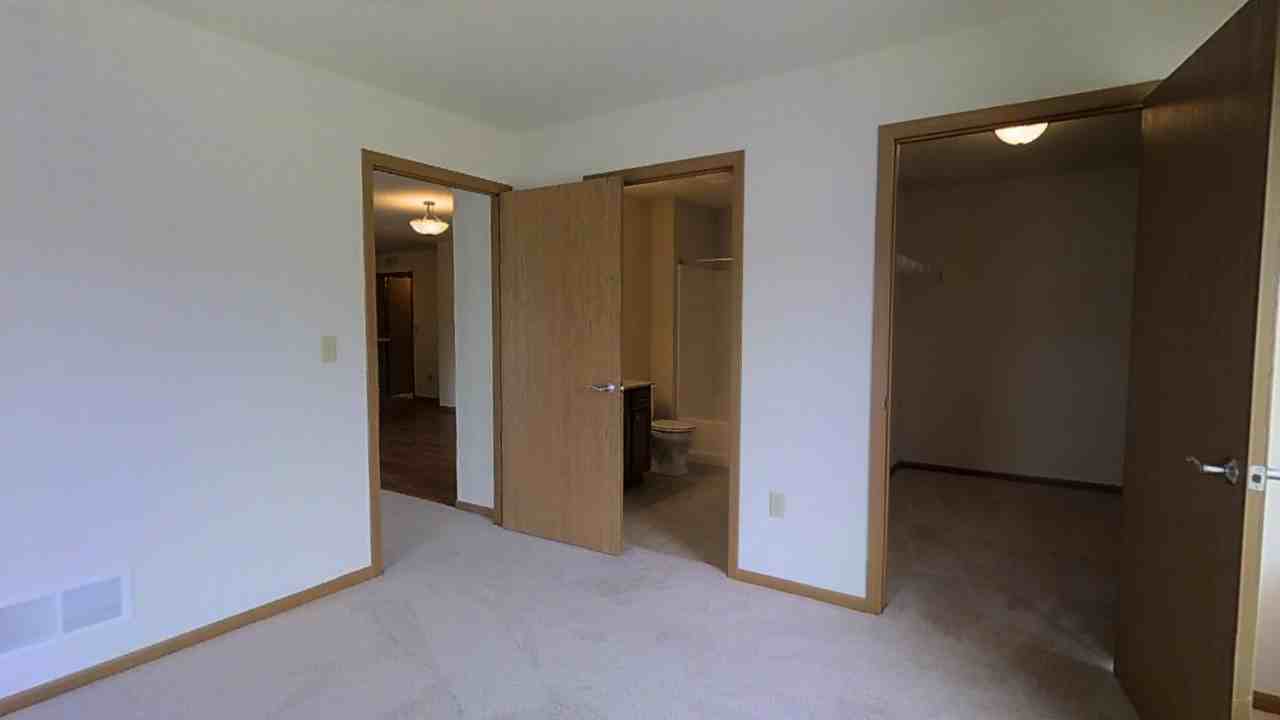 605 Cedar Bluffs Way - Photo 7 of 16