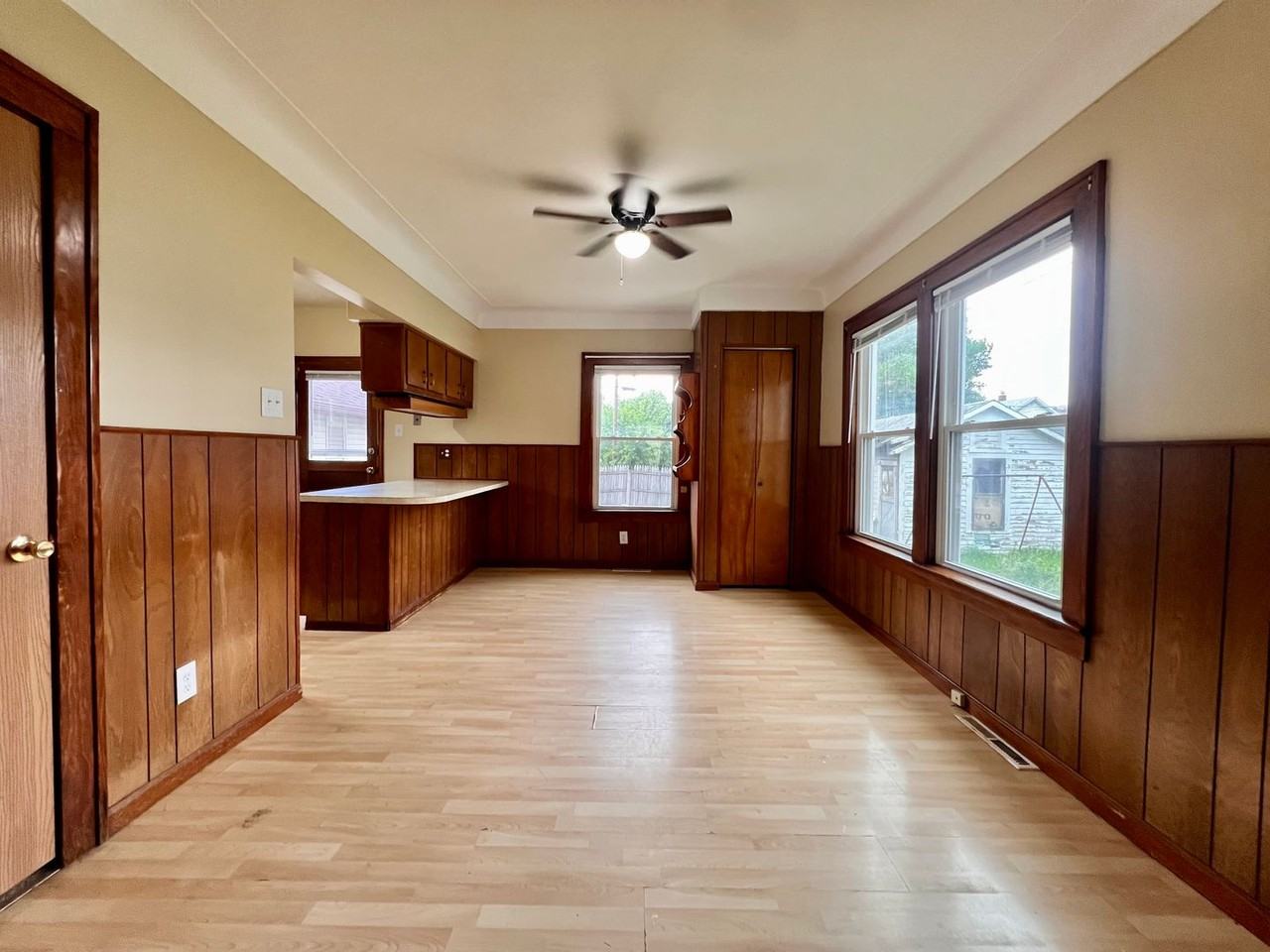 1233 Halstead St - Photo 4 of 12