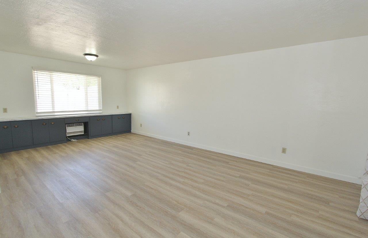 1407 Ellis Ave #6 - Photo 2 of 23