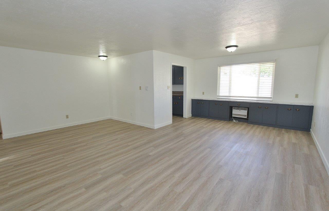 1407 Ellis Ave #6 - Photo 3 of 23