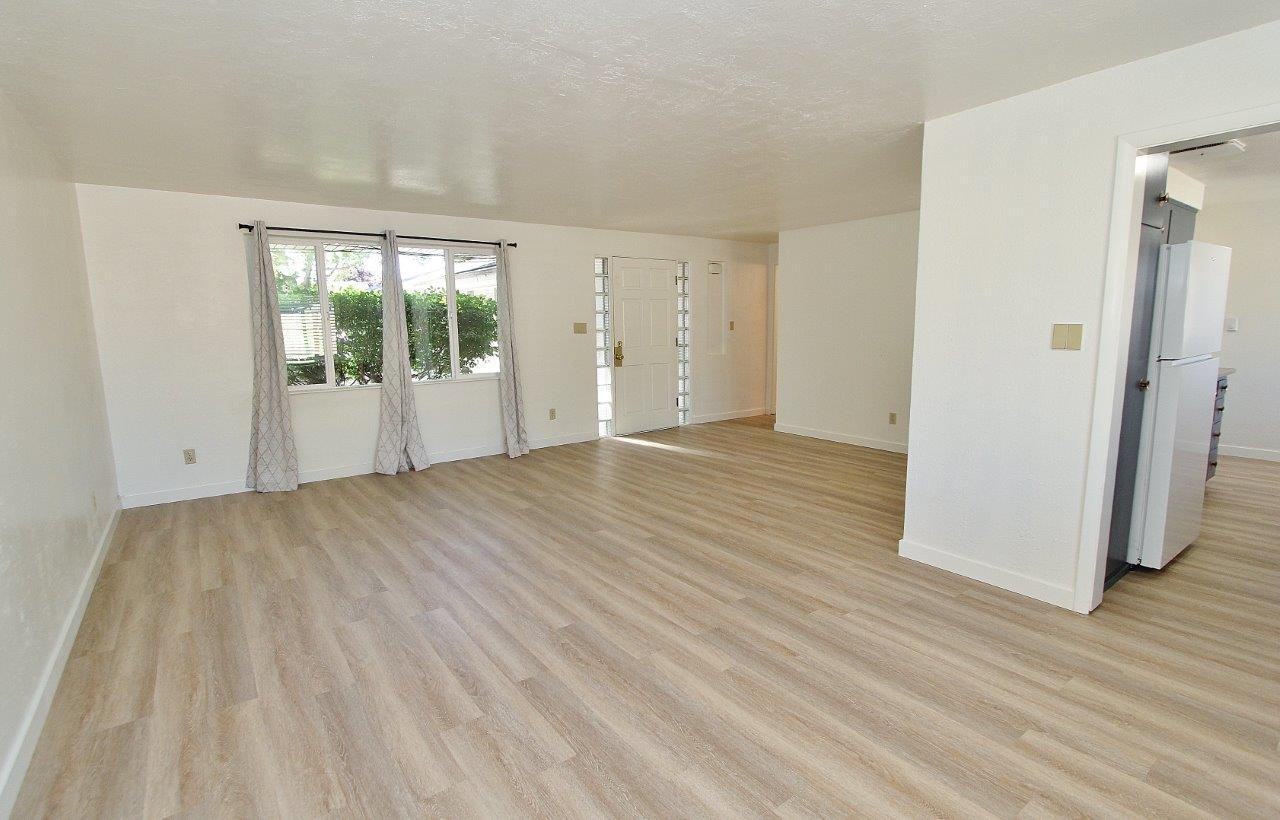 1407 Ellis Ave #6 - Photo 5 of 23