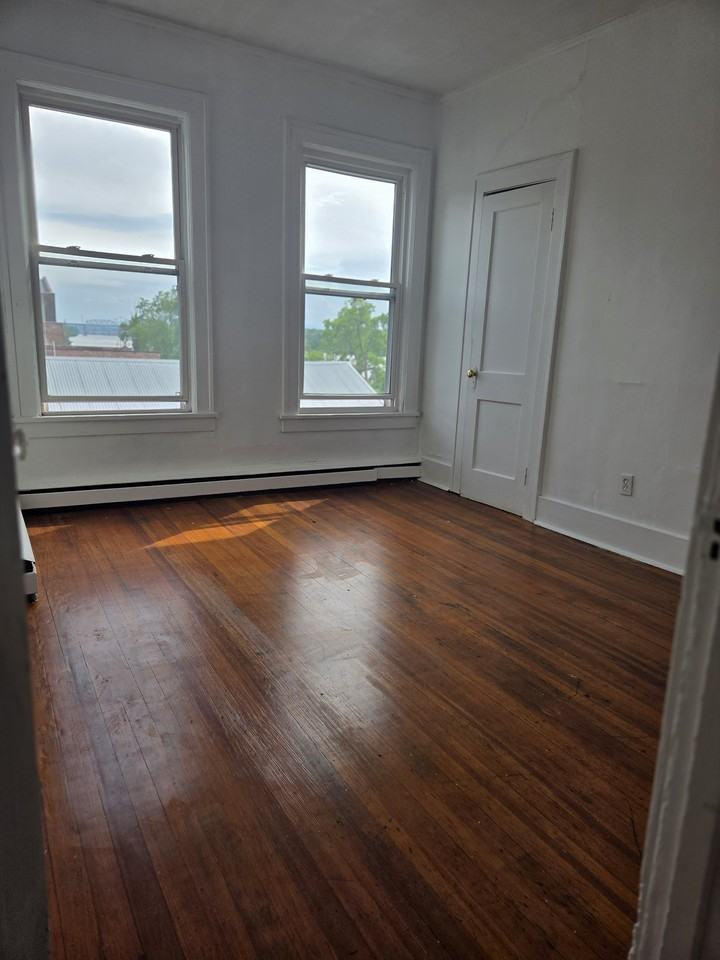 30 S Main St #30APT4 - Photo 5 of 9