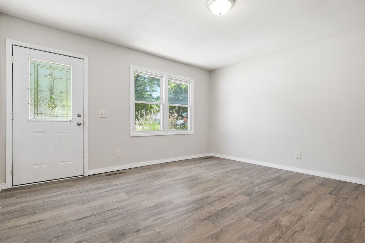4131 S Ridgecrest Dr - Photo 4 of 23