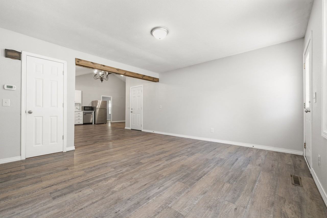4131 S Ridgecrest Dr - Photo 5 of 23