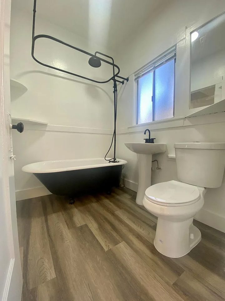 323 E 15th St #325 - Photo 3 of 10
