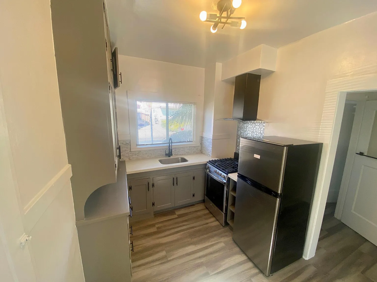323 E 15th St #325 - Photo 5 of 10