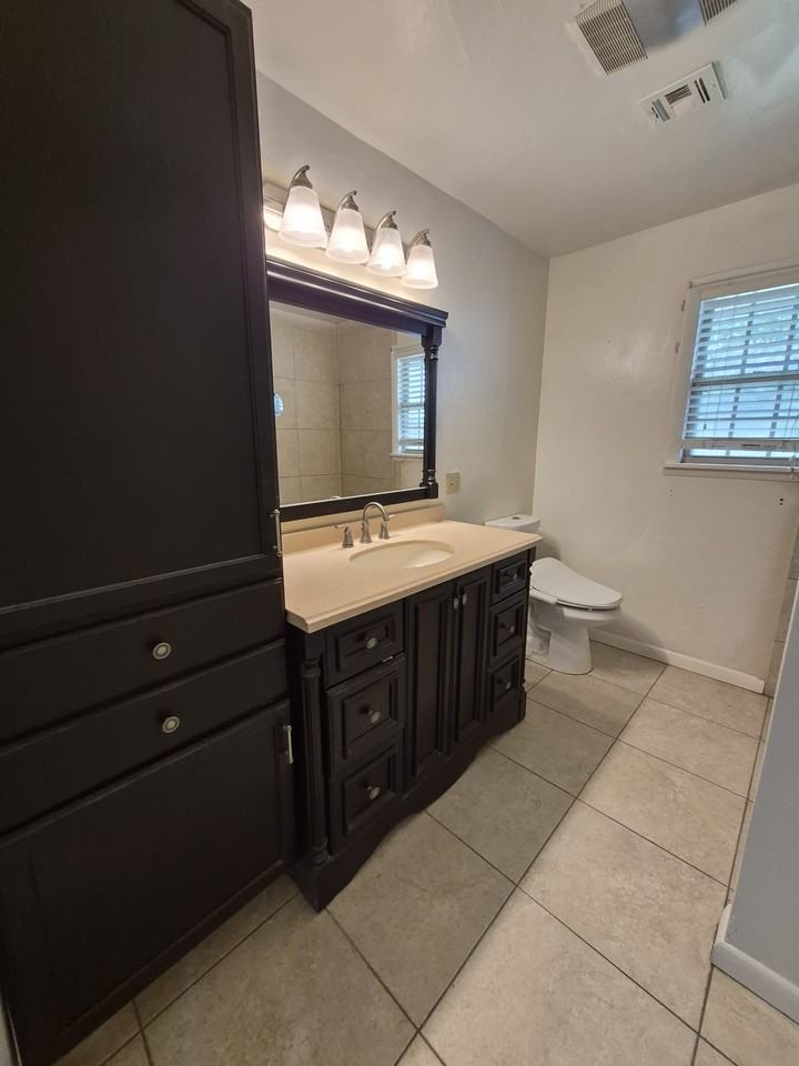 225 Burk Way - Photo 7 of 19