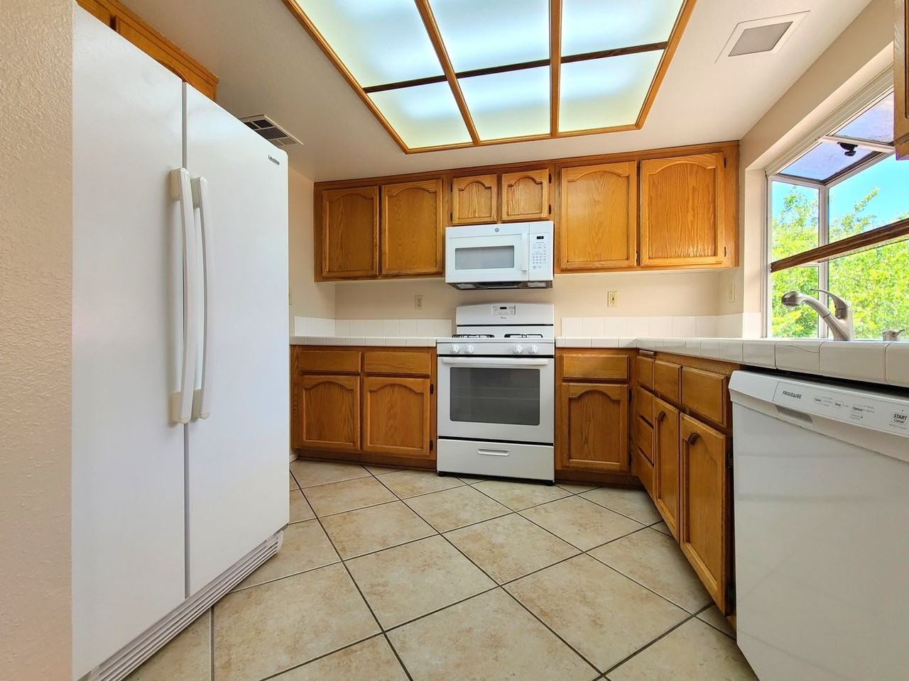 11768 Avalon Ave - Photo 5 of 22