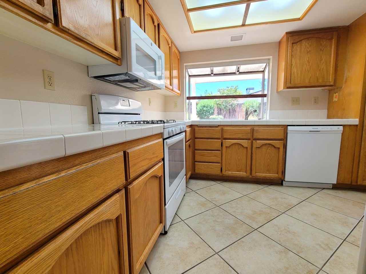 11768 Avalon Ave - Photo 6 of 22
