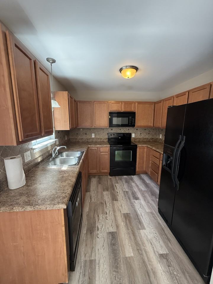 1031 Jack Paris Ct - Photo 2 of 4