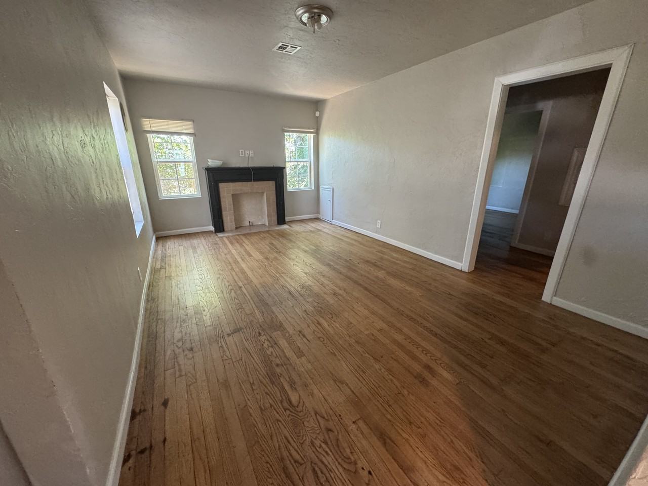 2524 Ne 14th St - Photo 2 of 13
