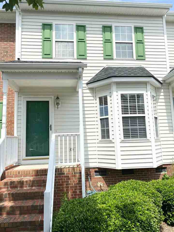 1915 Stroll Cir