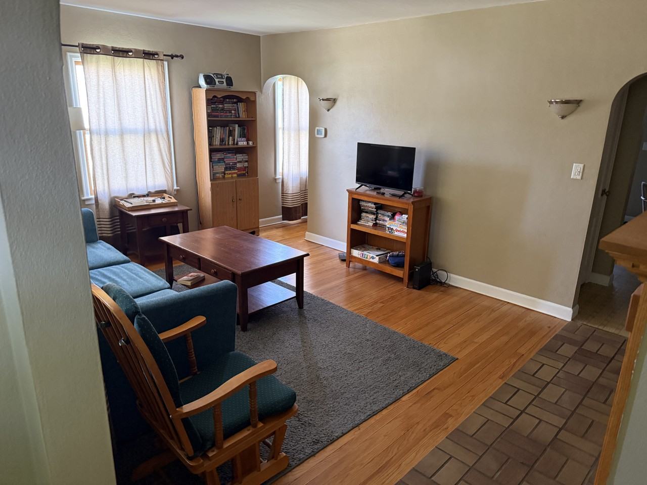 840 Goethe St #1 - Photo 3 of 3