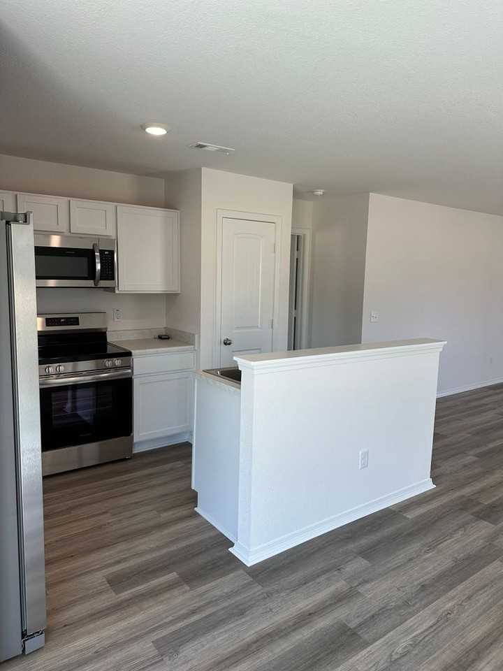 10316 Debbie Dr - Photo 4 of 20