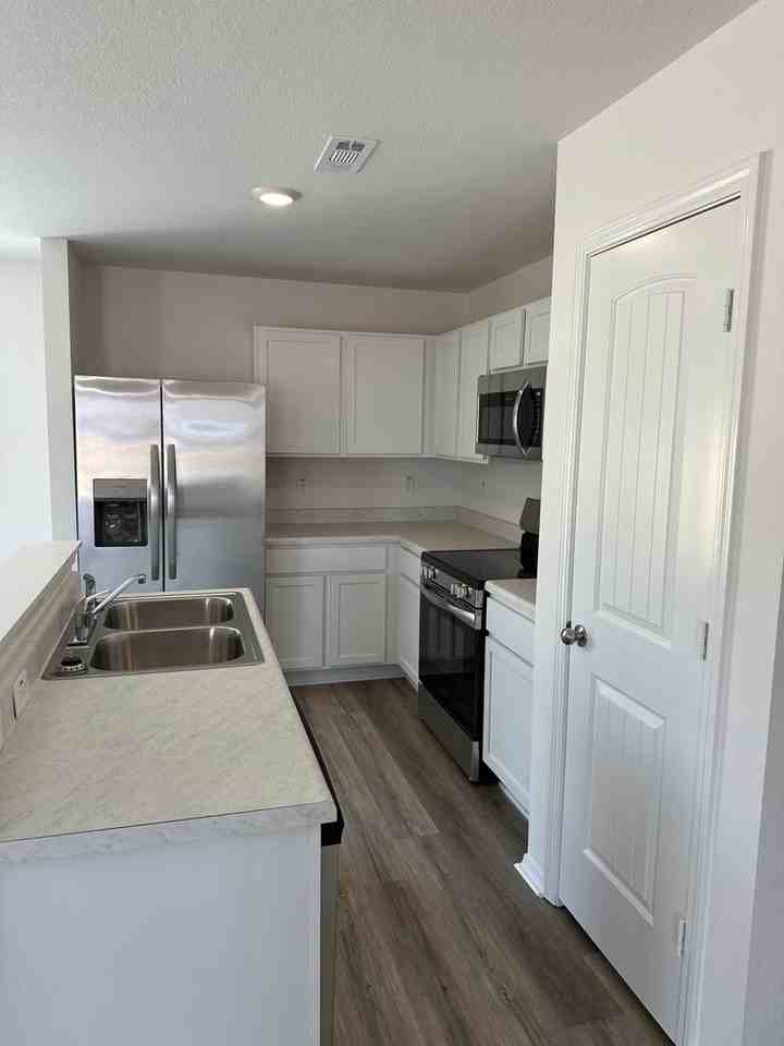 10316 Debbie Dr - Photo 5 of 20