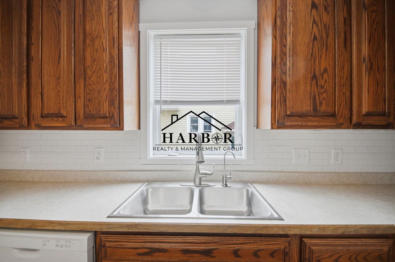 401 3rd Ave Sw - Photo 4 of 28