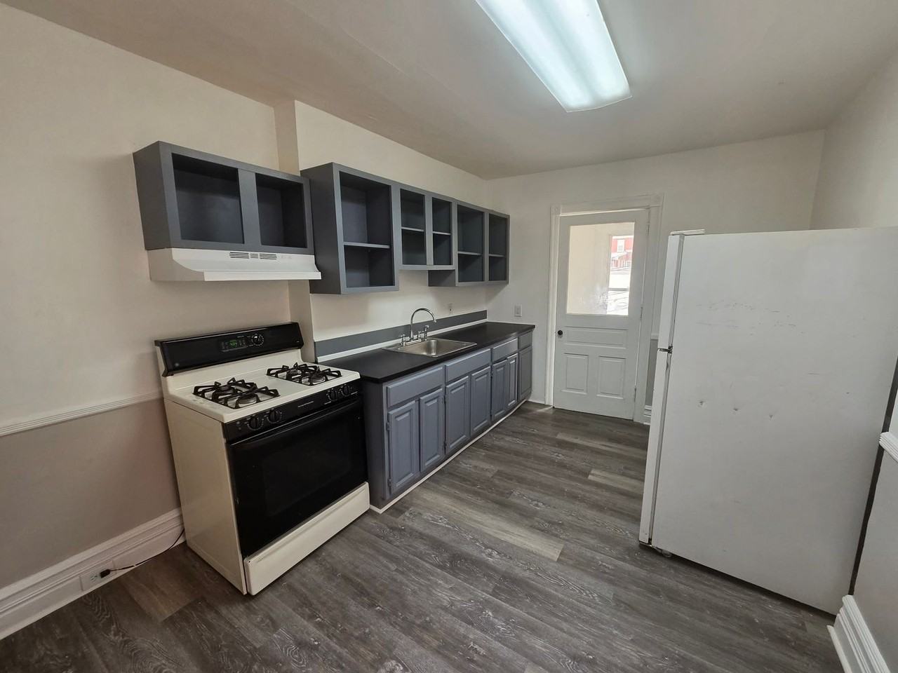 924 W Washington St - Photo 2 of 15