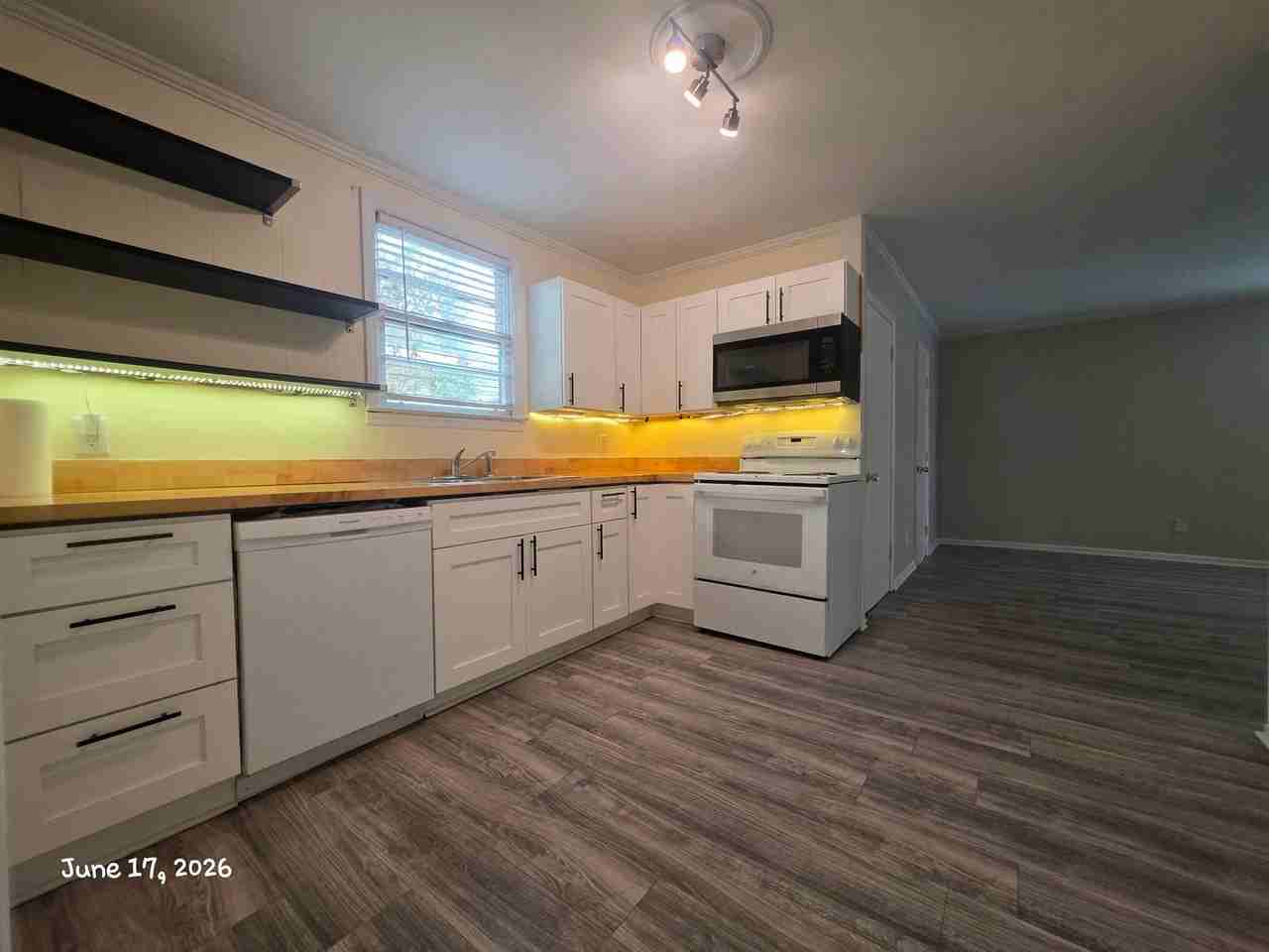 1118 E 39th St - Photo 4 of 13