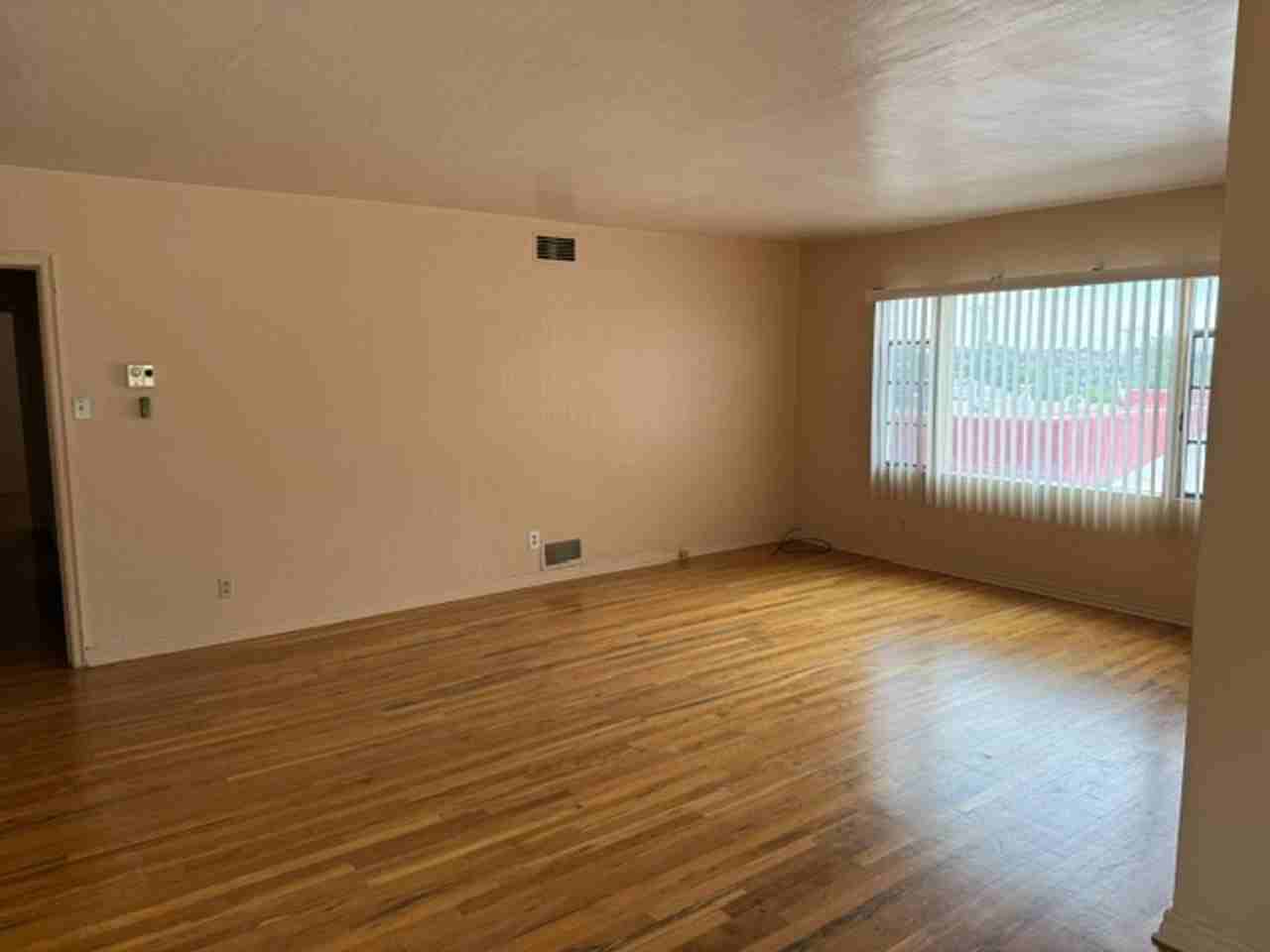 1810 N Juniper Ave - Photo 3 of 13
