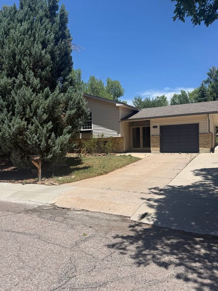 1510 Terra Vista Ln - Photo 2 of 24