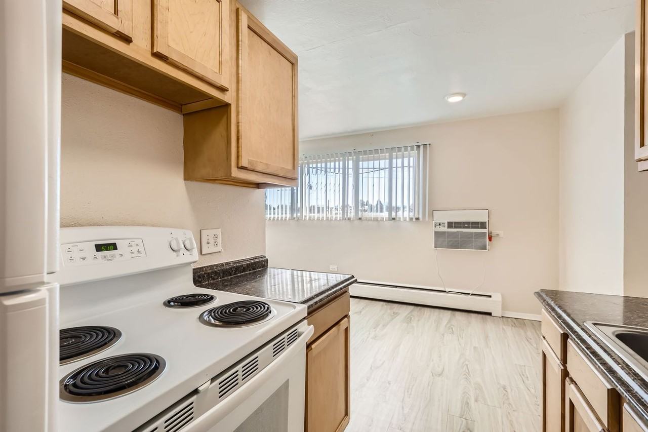 1415 Yosemite Plainsman Apartments (1 and 2 Bedroom Units) - Photo 6 of 22