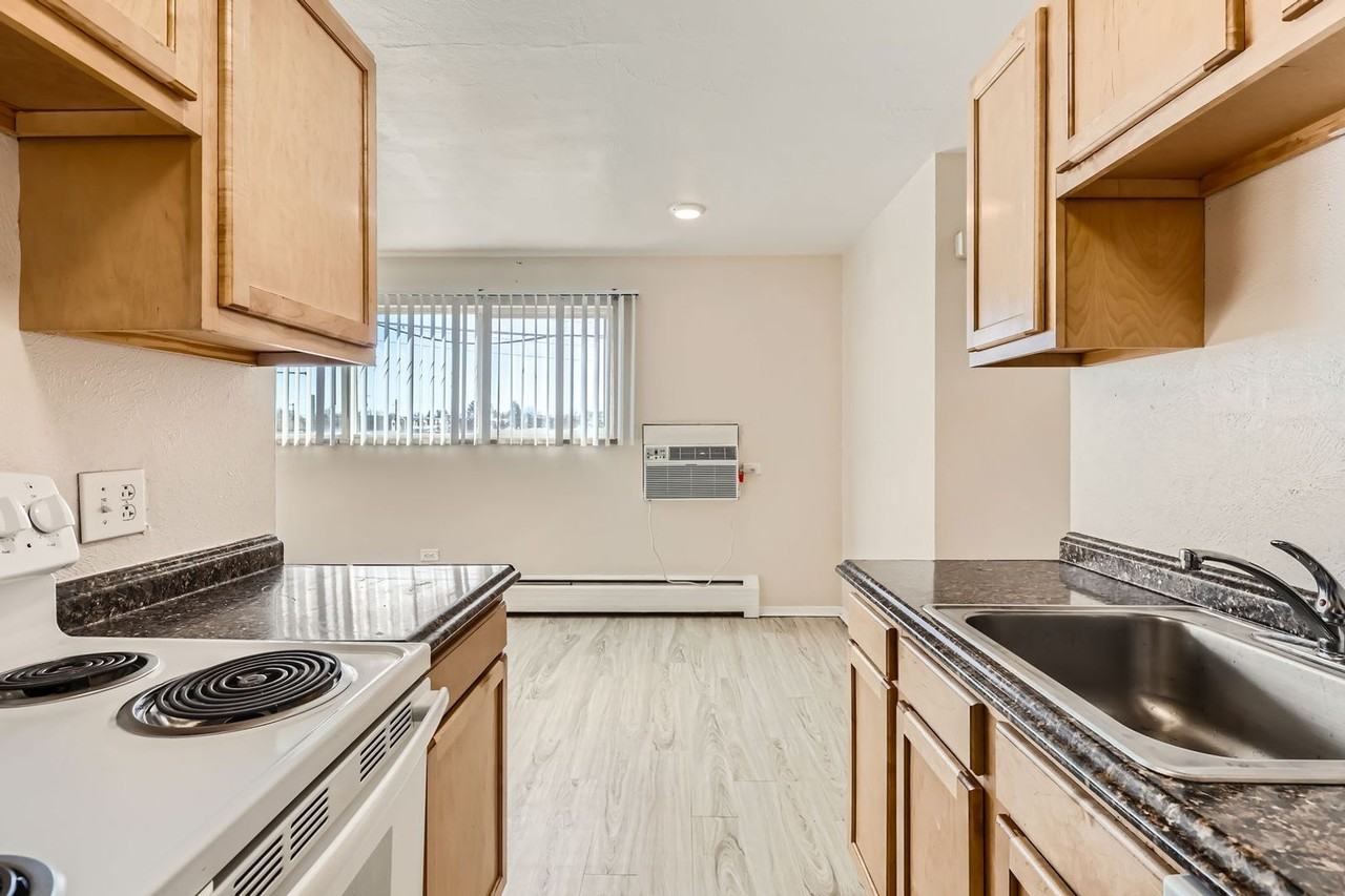 1415 Yosemite Plainsman Apartments (1 and 2 Bedroom Units) - Photo 7 of 22