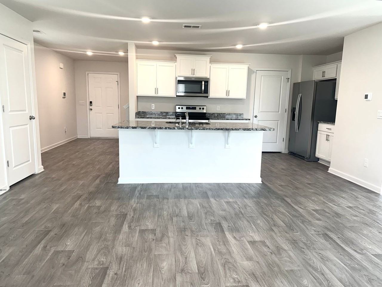 2015 Elmridge Rd - Photo 2 of 27