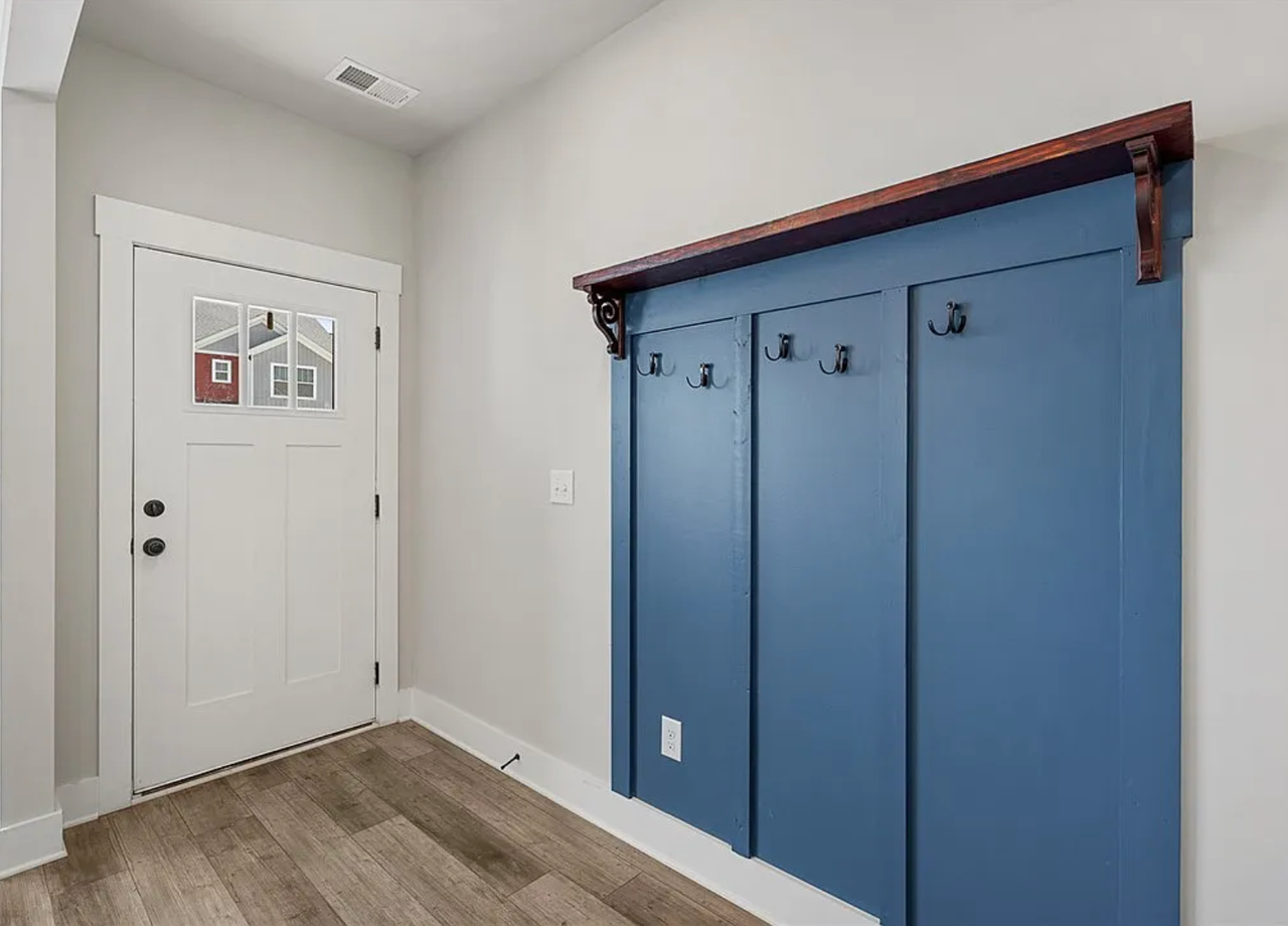 208 Rosecroft Dr - Photo 4 of 20