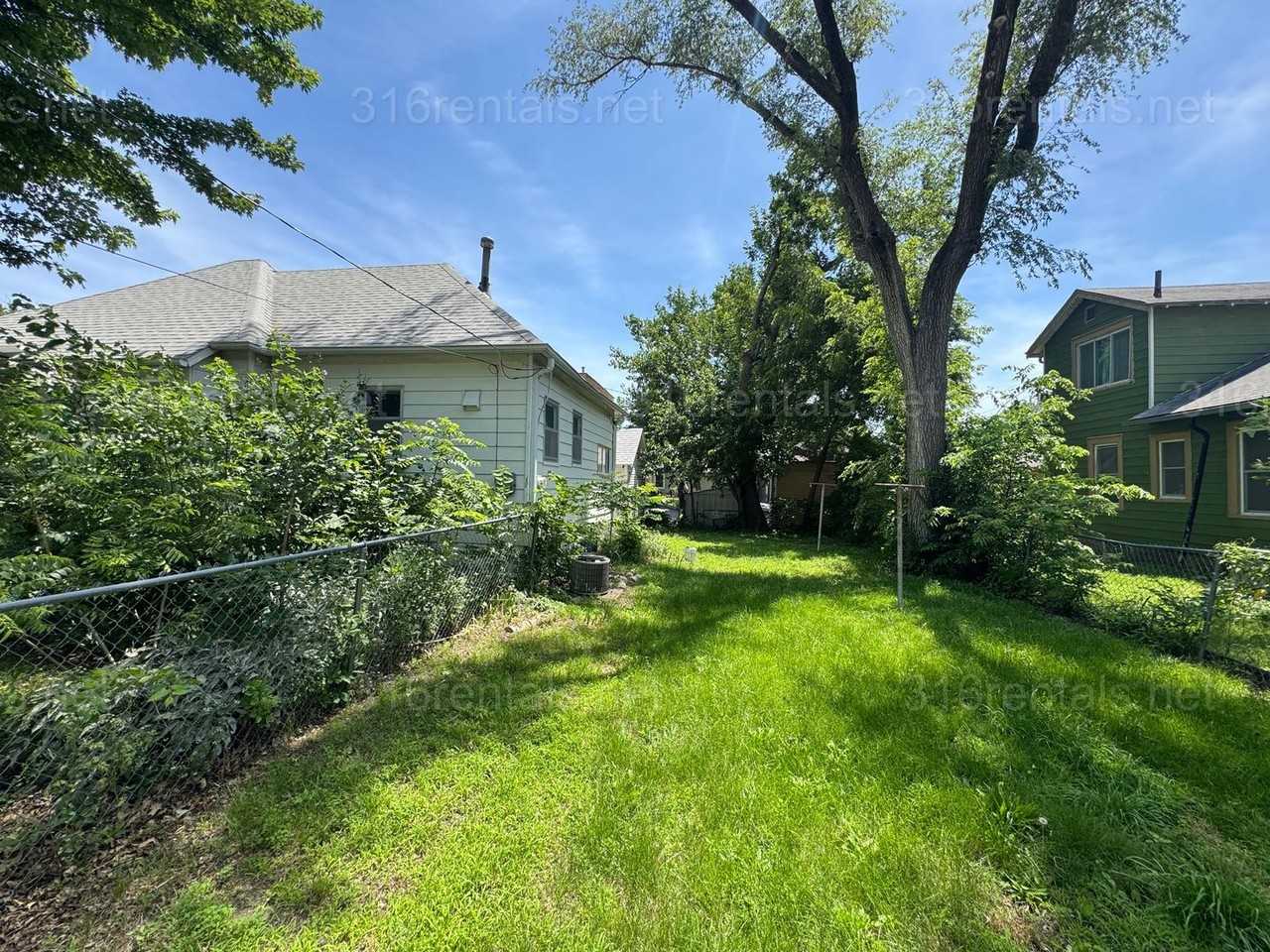 301 Old Main St - Photo 2 of 8