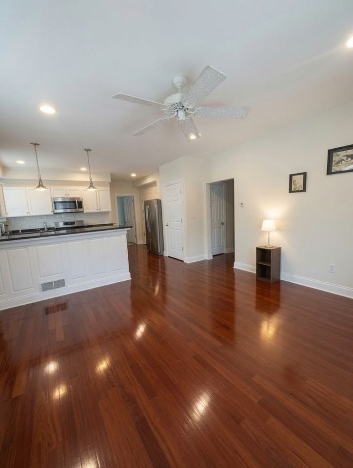 20 Duval St - Photo 3 of 12