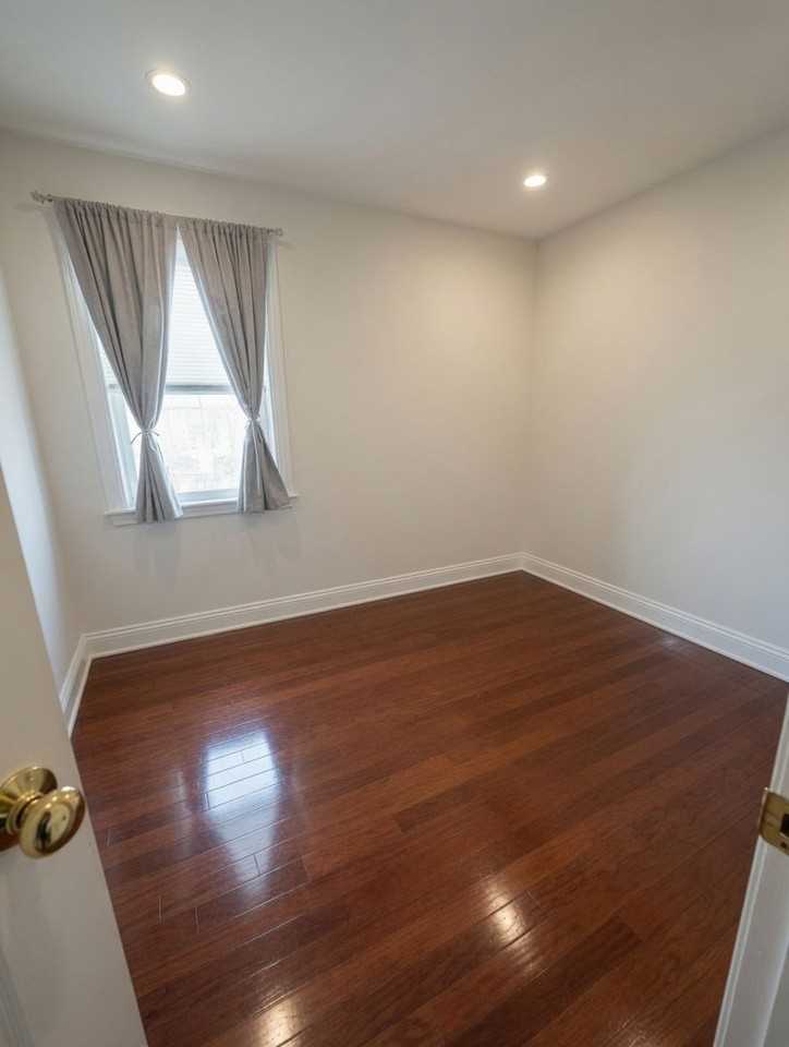 20 Duval St - Photo 4 of 12