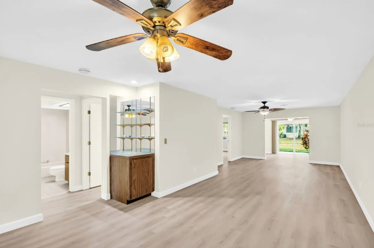 899 Cleland Ct - Photo 7 of 27