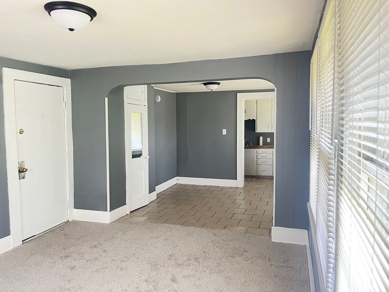 628 W Locust Ave - Photo 3 of 12