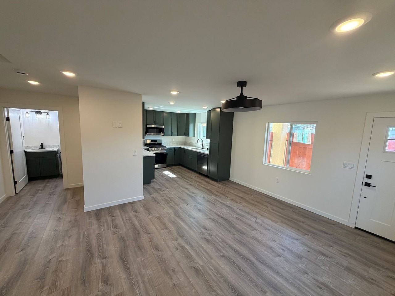 4640 Tilbury Ct - Photo 4 of 9