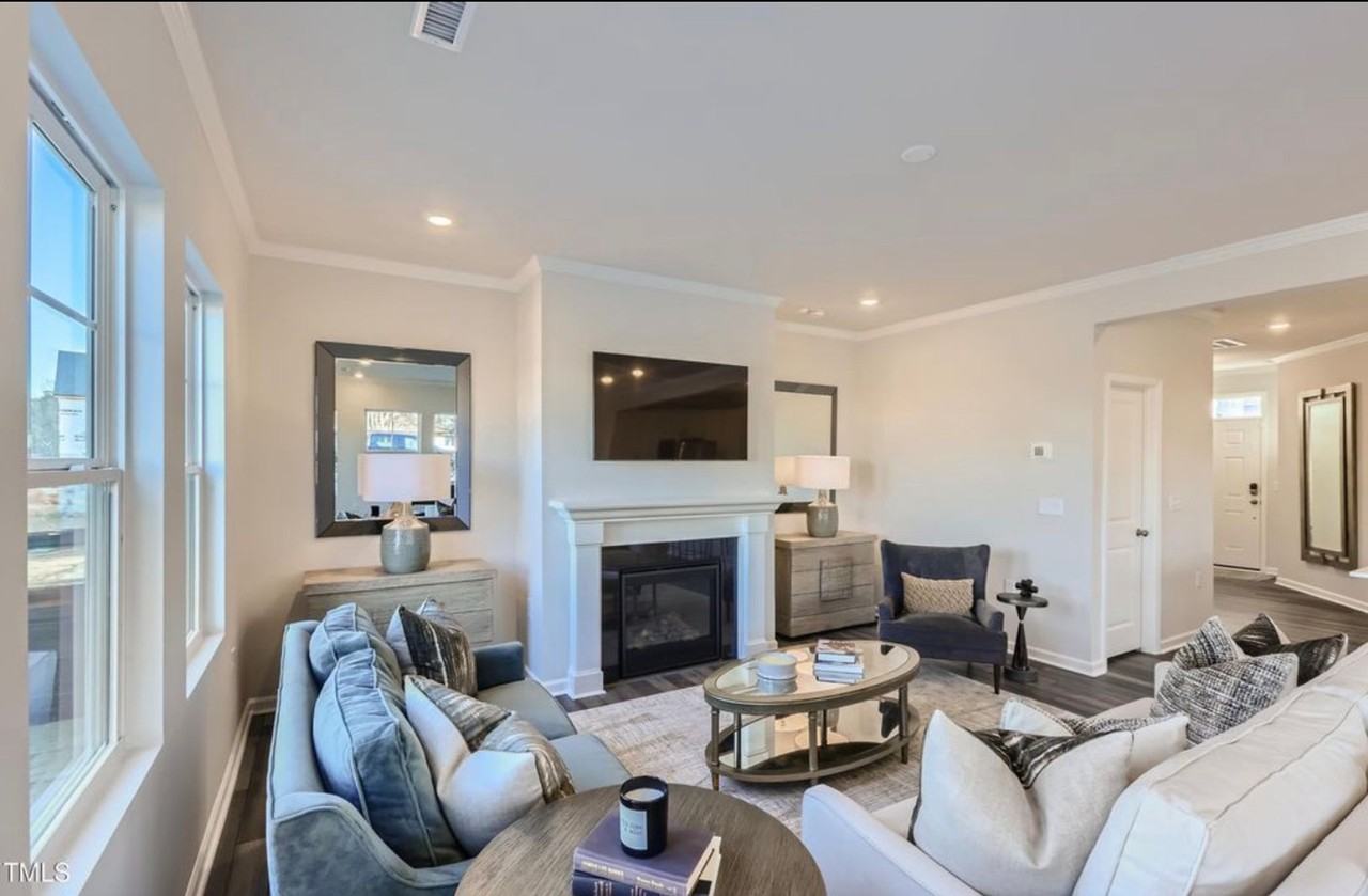 137 S Finley Landing Pkwy - Photo 3 of 16