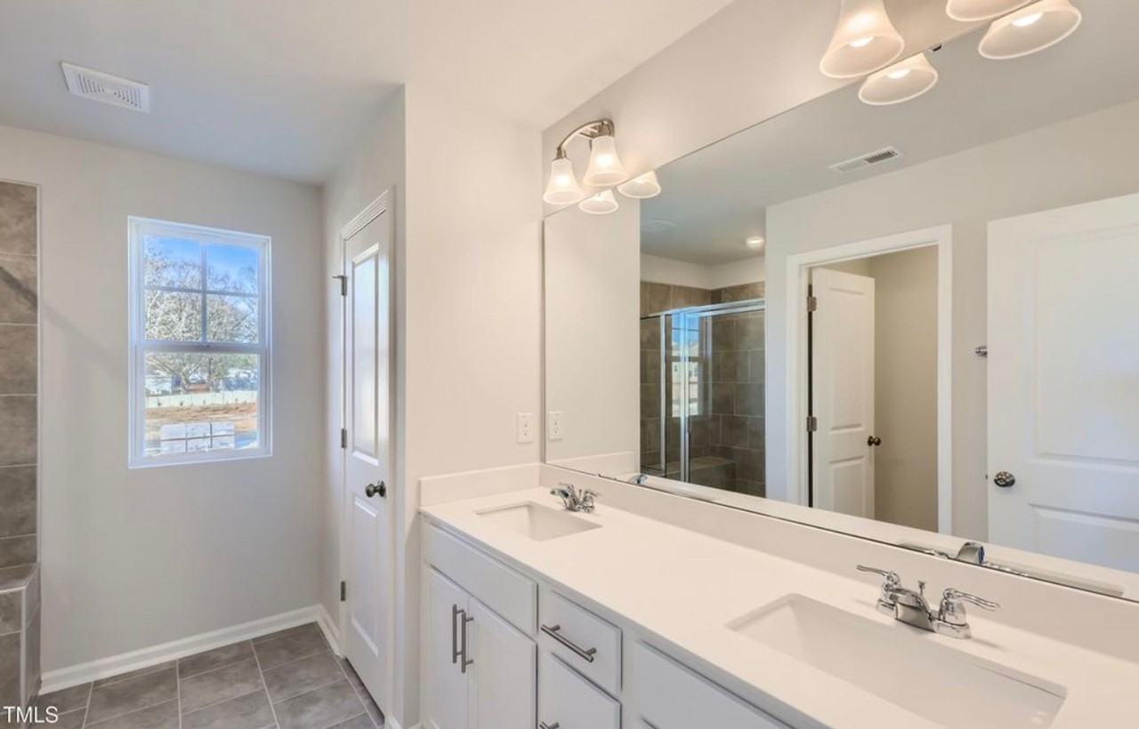 137 S Finley Landing Pkwy - Photo 5 of 16