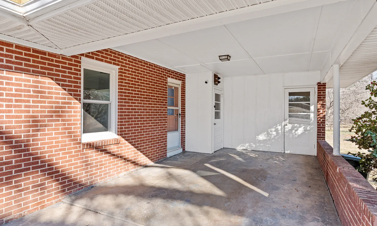 420 Brock St - Photo 2 of 19