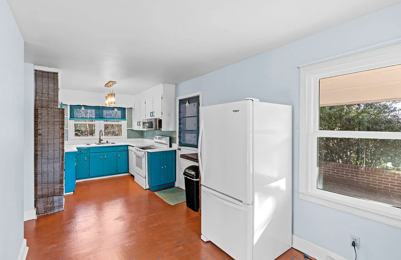 420 Brock St - Photo 3 of 19