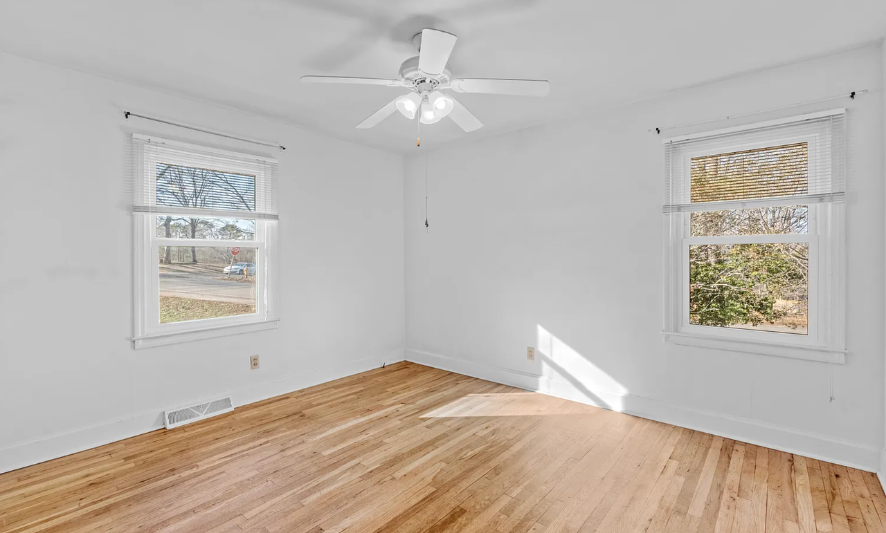 420 Brock St - Photo 7 of 19