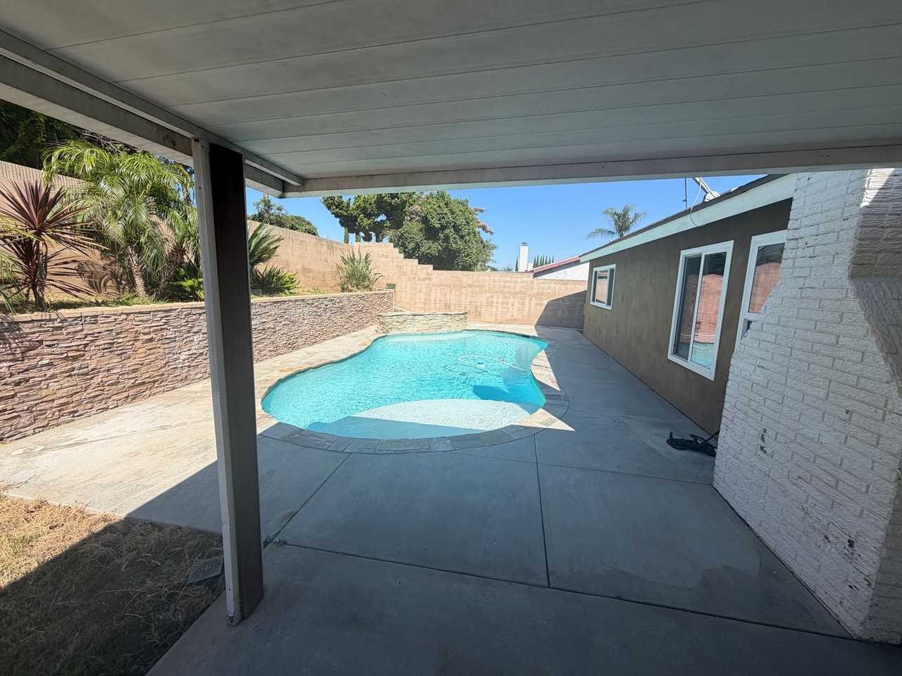 1118 Zircon St - Photo 2 of 32