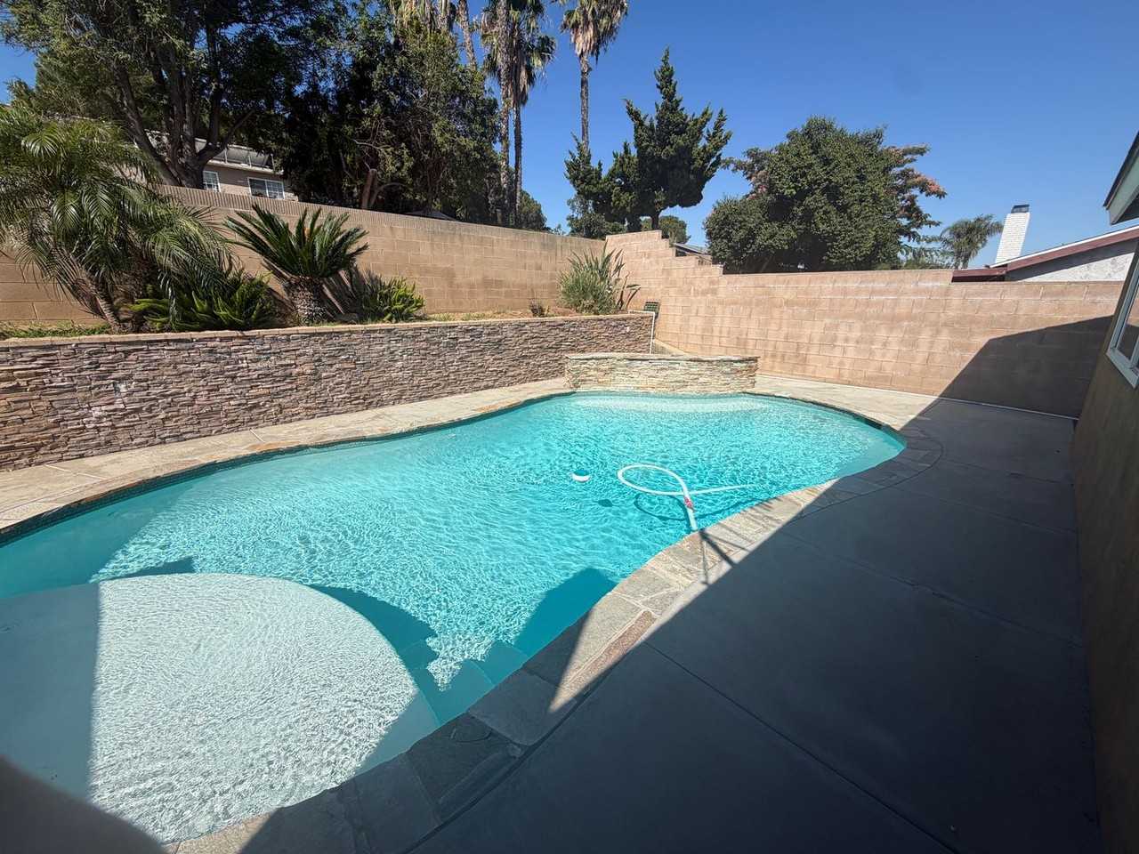 1118 Zircon St - Photo 3 of 32