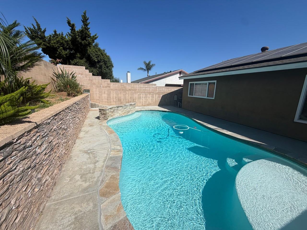 1118 Zircon St - Photo 4 of 32
