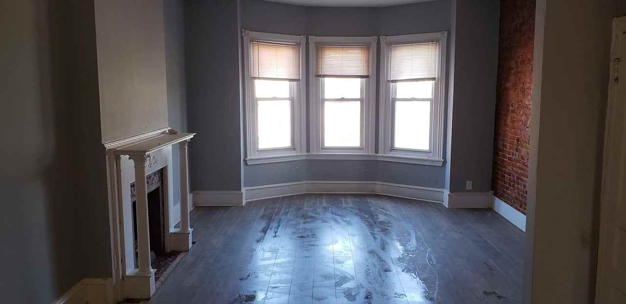 3246 W Huntingdon St - Photo 2 of 9