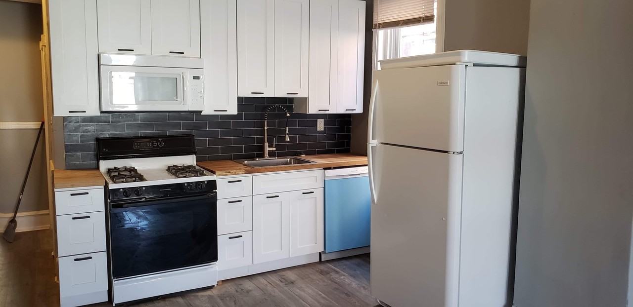 3246 W Huntingdon St - Photo 4 of 9