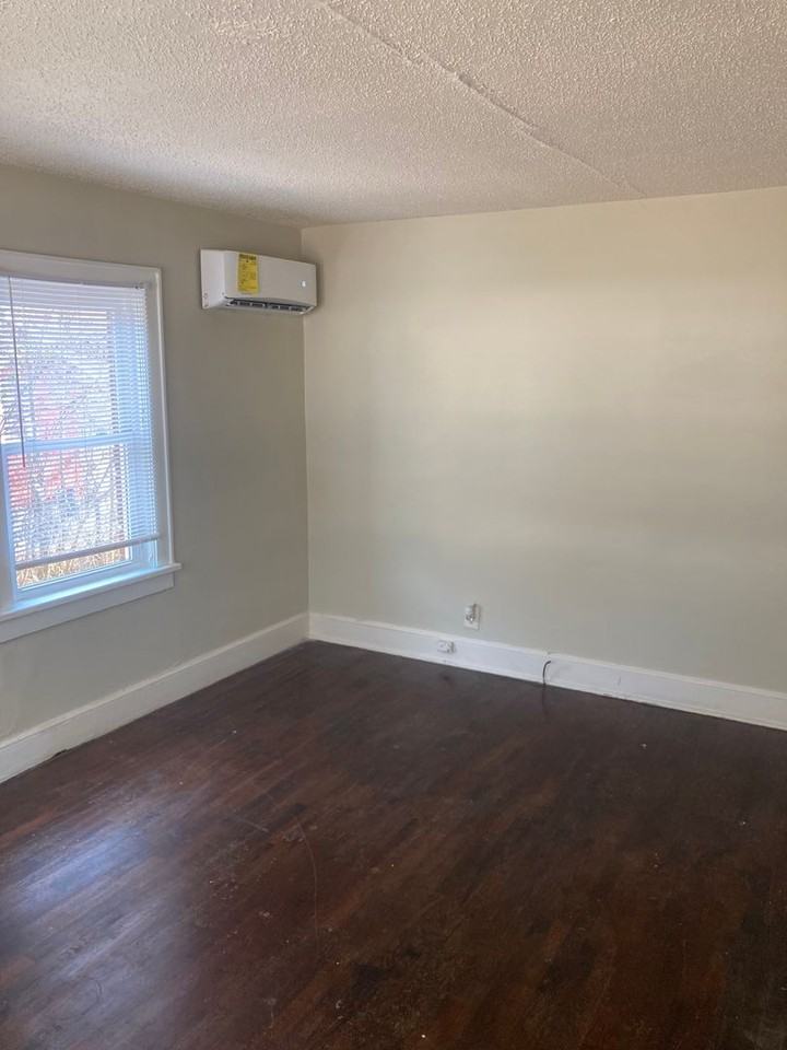 403 N Elm St Nw - Photo 4 of 14