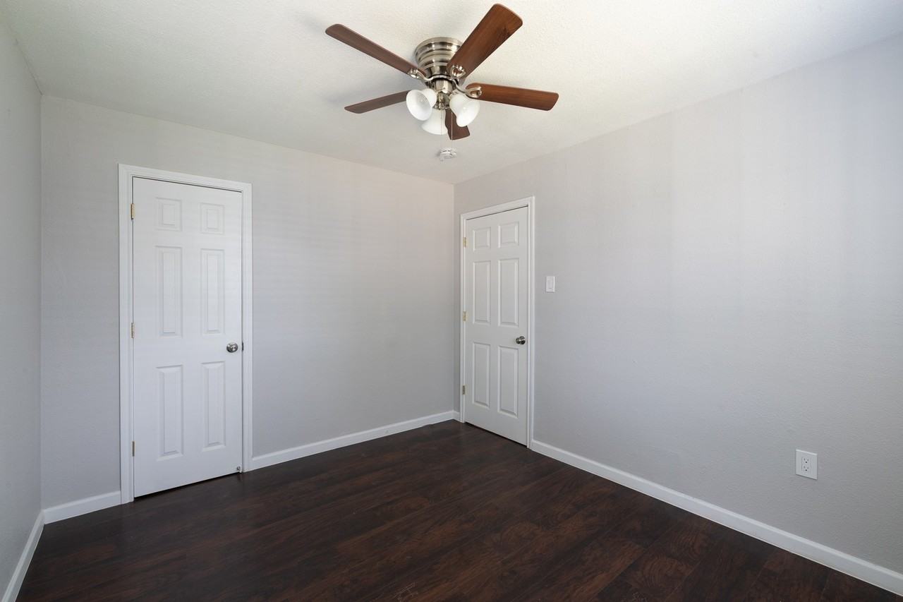 2505 Delano St #2 - Photo 5 of 11