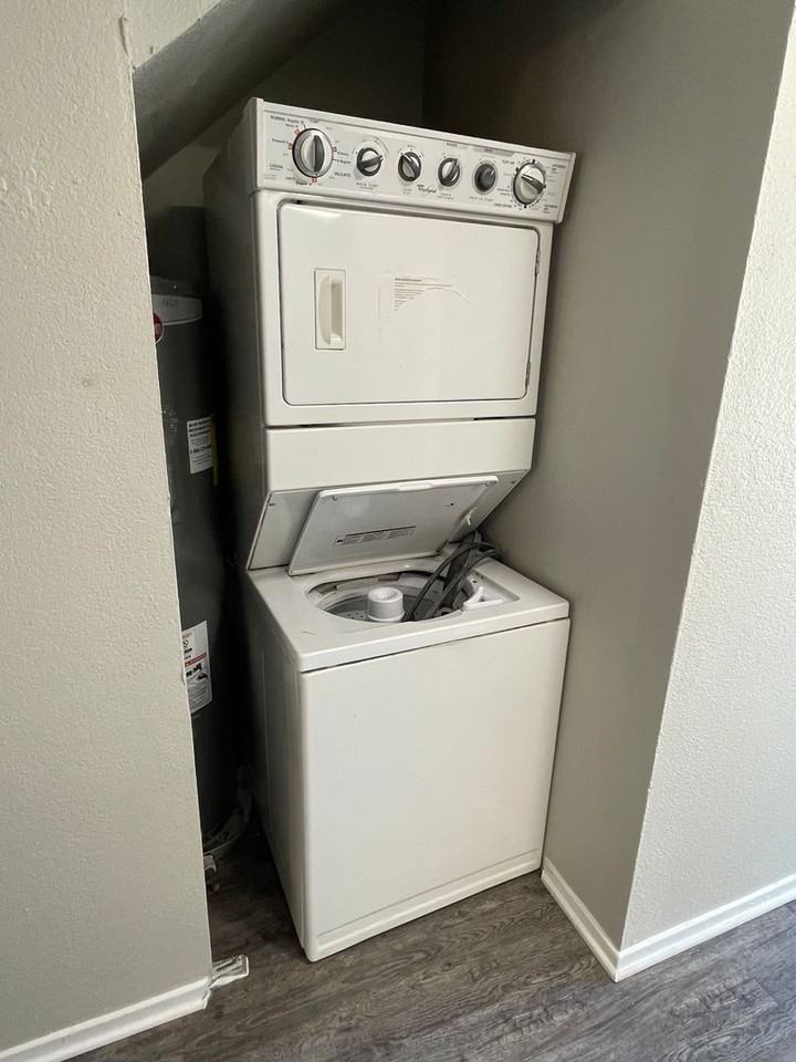 802 W Collins St - Photo 6 of 17