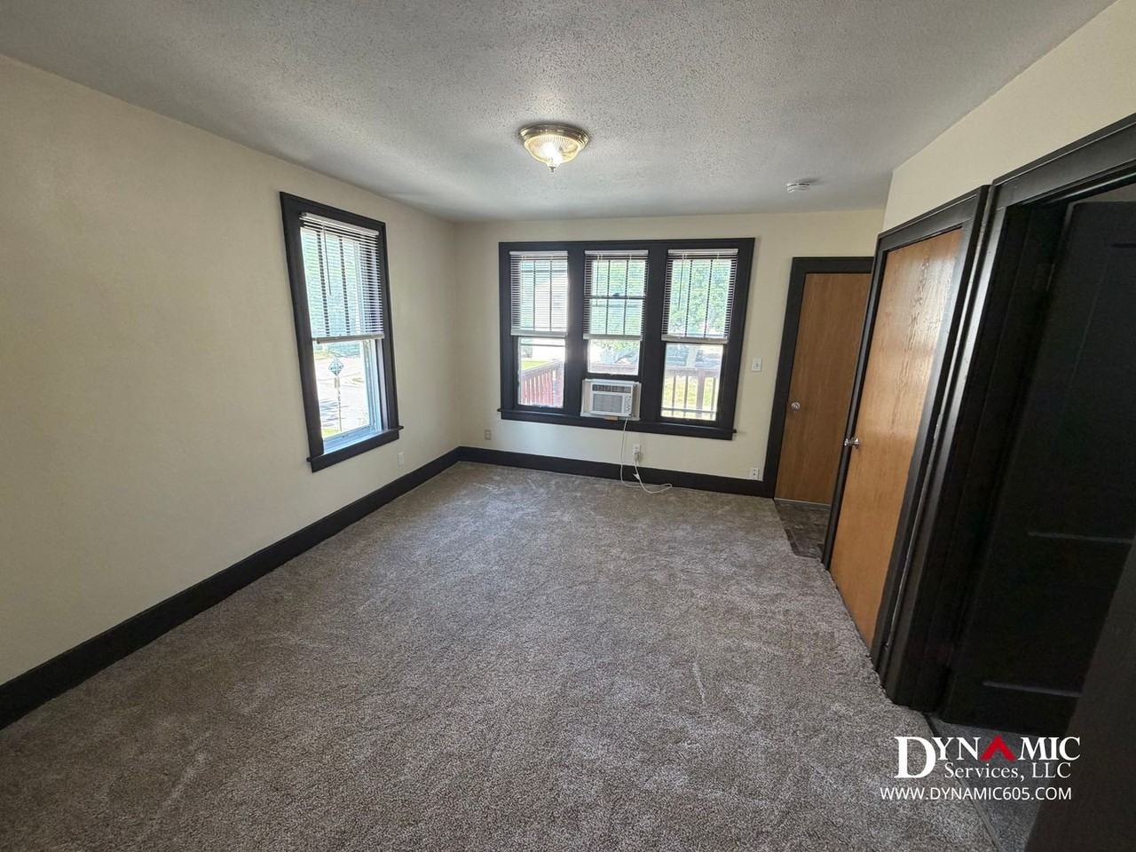730 1/2 S Spring Ave - Photo 4 of 29