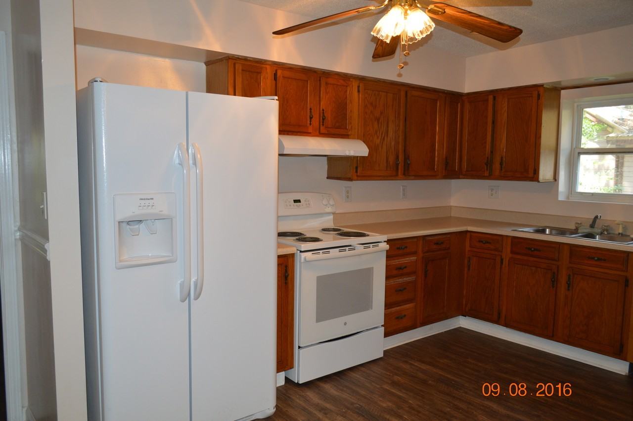 1115 Hickory Ave - Photo 3 of 19