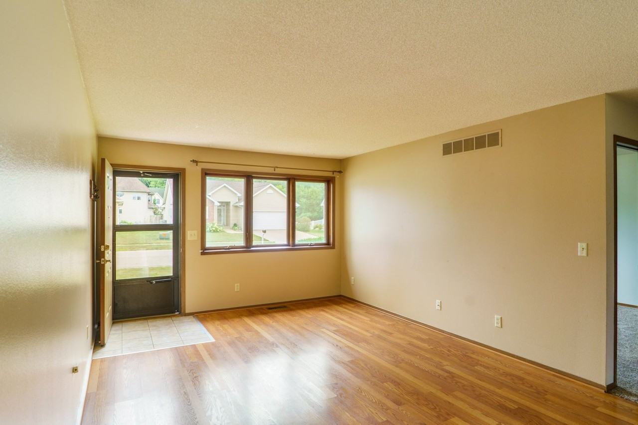 617 Onyx St - Photo 3 of 7